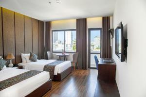 Katil atau katil-katil dalam bilik di Dong Duong Hotel & Suites - Afternoon Tea Inclusive - Very Central