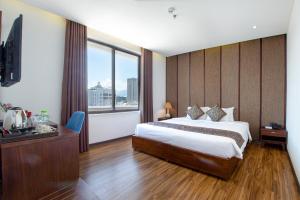 Katil atau katil-katil dalam bilik di Dong Duong Hotel & Suites - Afternoon Tea Inclusive - Very Central