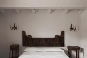 Łóżko lub łóżka w pokoju w obiekcie Hotel IRARAGORRI