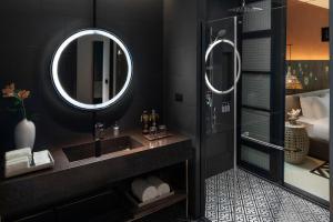 Koupelna v ubytování Grand Mercure Khao Lak Bangsak