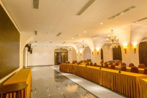 Gambar di galeri bagi Dong Duong Hotel & Suites - Afternoon Tea Inclusive - Very Central di Da Nang