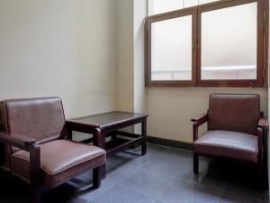 Et sittehjørne på RedDoorz near Tugu Yogyakarta