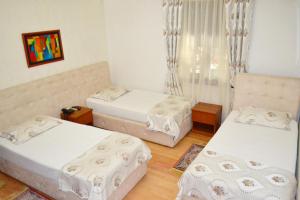Кровать или кровати в номере Hotel Villa Tafaj