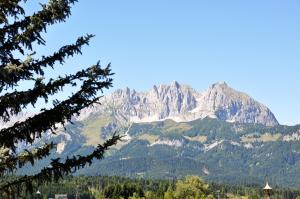 A general mountain view or a mountain view taken from a szállodákat