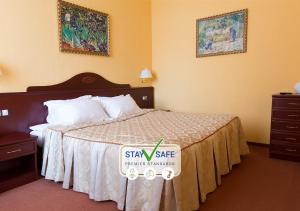 Postel nebo postele na pokoji v ubytování Aurora Premier Hotel