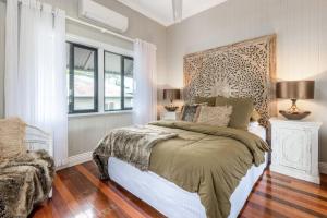 Ένα ή περισσότερα κρεβάτια σε δωμάτιο στο Savannah House