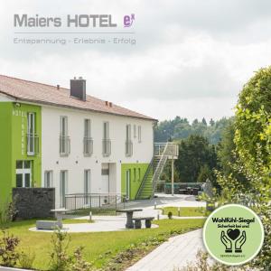 a building with a picnic table in front of it at Maiers Hotel Parsberg in Parsberg