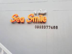 a sign that says sea smile on a wall at Seasmile kohlarn in Ko Larn