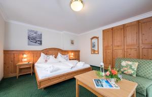 Letto o letti in una camera di Hotel zum Hirschen