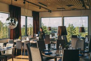 Reštaurácia alebo iné gastronomické zariadenie v ubytovaní Sigtunahöjden Hotell & Konferens