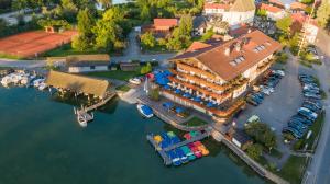 Afbeelding uit fotogalerij van SeeHotel Wassermann in Seebruck