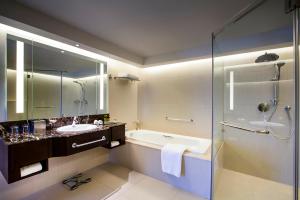 Koupelna v ubytování Bab Al Qasr Hotel