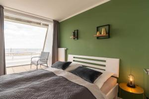 a bedroom with a bed with a view of the ocean at Ferienwohnung Dock 13 in Schilksee