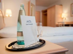 Postel nebo postele na pokoji v ubytování Hotel Friesenhof + 21 fotografií