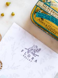 Vottorð, verðlaun, skilti eða annað skjal til sýnis á Flora Valley Boutique Hotel