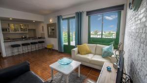 Kuchyň nebo kuchyňský kout v ubytování Club Valena 48 Sea Views, Wifi, close to beach & amenities at Matagorda