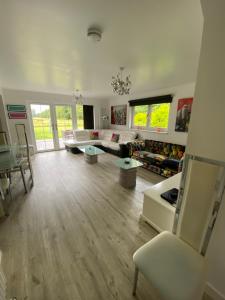 Posezení v ubytování La Fortuna Lodges