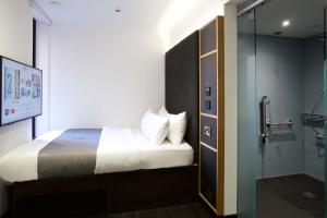 Ένα ή περισσότερα κρεβάτια σε δωμάτιο στο The Z Hotel Trafalgar