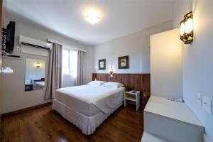 Tempat tidur dalam kamar di Beira Rio Palace Hotel