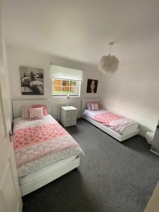 Postel nebo postele na pokoji v ubytování La Fortuna Lodges