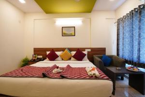 Ein Bett oder Betten in einem Zimmer der Unterkunft Silicon Inn Hotel Bangalore Airport
