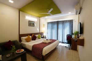 Ein Bett oder Betten in einem Zimmer der Unterkunft Silicon Inn Hotel Bangalore Airport