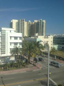 Foto da galeria de Collins Avenue Hostel em Miami Beach