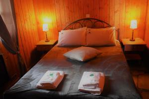 Postel nebo postele na pokoji v ubytování EVIA FOREST VILLAGE