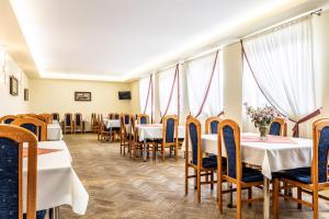 Restauracja lub miejsce do jedzenia w obiekcie Zajazd Michałowo