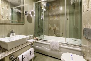 Vonios kambarys apgyvendinimo įstaigoje Hotel Amira Istanbul