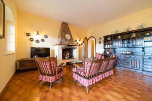 A seating area at Villa Medina - Goelba