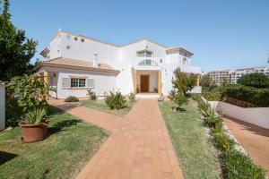 Το κτήριο όπου στεγάζεται  η βίλα