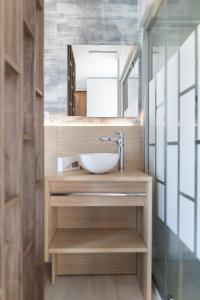 a bathroom with a sink and a mirror at Holidaypark Klein Strand in Jabbeke