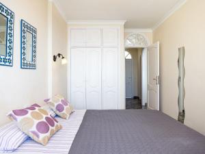 A bed or beds in a room at Apartment Buenavista by Interhome
