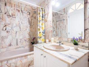 A bathroom at Apartment Buenavista by Interhome