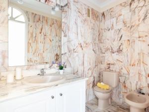 A bathroom at Apartment Buenavista by Interhome