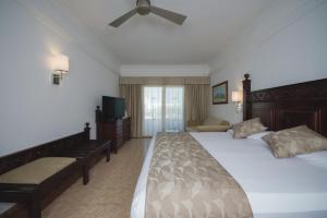 Postel nebo postele na pokoji v ubytování Riu Palace Cabo San Lucas - All Inclusive