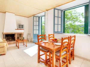 Posezení v ubytování Apartment La Rectoria II by Interhome