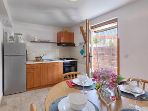 een keuken met een houten tafel en een eetkamer bij Holiday Home Paula - ROJ440 by Interhome in Pazin