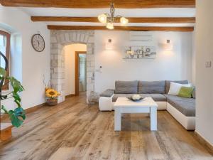 Posedenie v ubytovaní Holiday Home Juste & Roza by Interhome