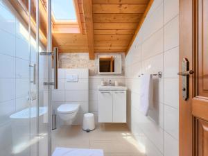 Kúpeľňa v ubytovaní Holiday Home Juste & Roza by Interhome