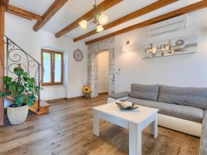 Posedenie v ubytovaní Holiday Home Juste & Roza by Interhome