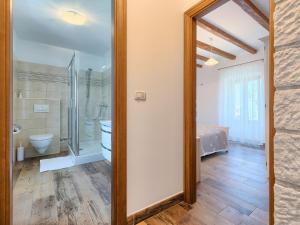 Kúpeľňa v ubytovaní Holiday Home Juste & Roza by Interhome