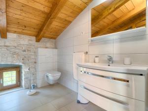 Kúpeľňa v ubytovaní Holiday Home Juste & Roza by Interhome