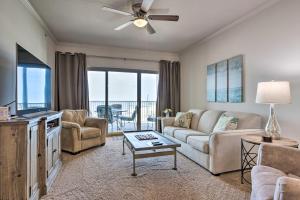 Sunny Beachfront Biloxi Condo with Resort Amenities! 휴식 공간