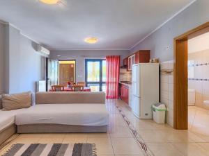 Kuchyň nebo kuchyňský kout v ubytování Holiday Home Gracije by Interhome
