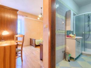Koupelna v ubytování Holiday Home Gracije by Interhome