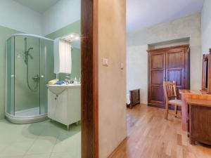 Koupelna v ubytování Holiday Home Gracije by Interhome