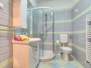 Koupelna v ubytování Holiday Home Gracije by Interhome