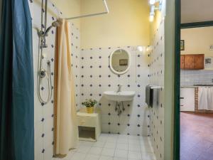 Ένα μπάνιο στο Holiday Home Fienile - PAA132 by Interhome +8 φωτογραφίες